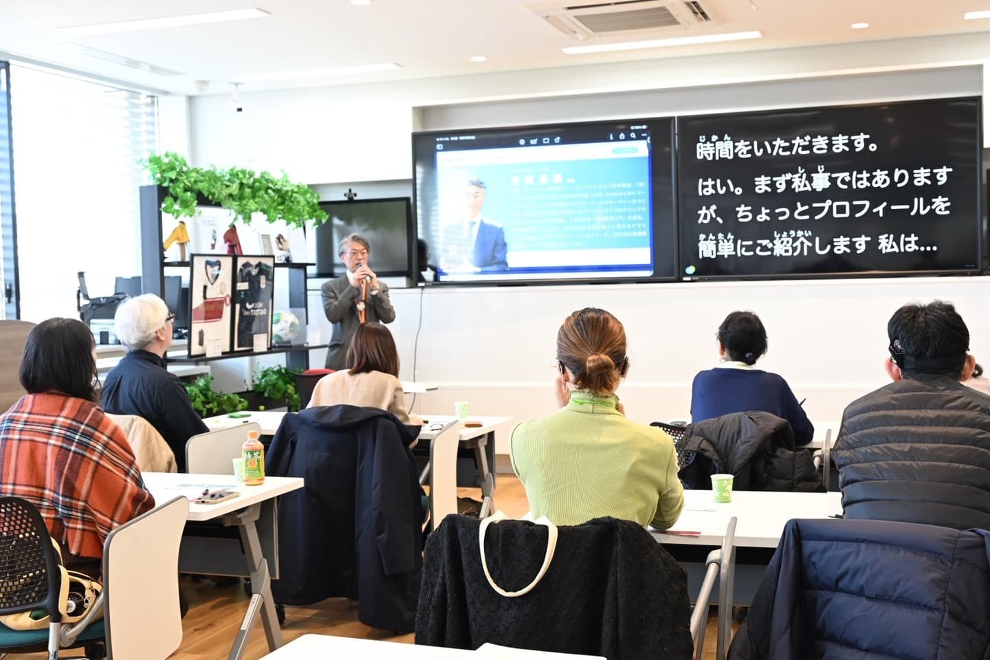 理事長が説明をしている様子